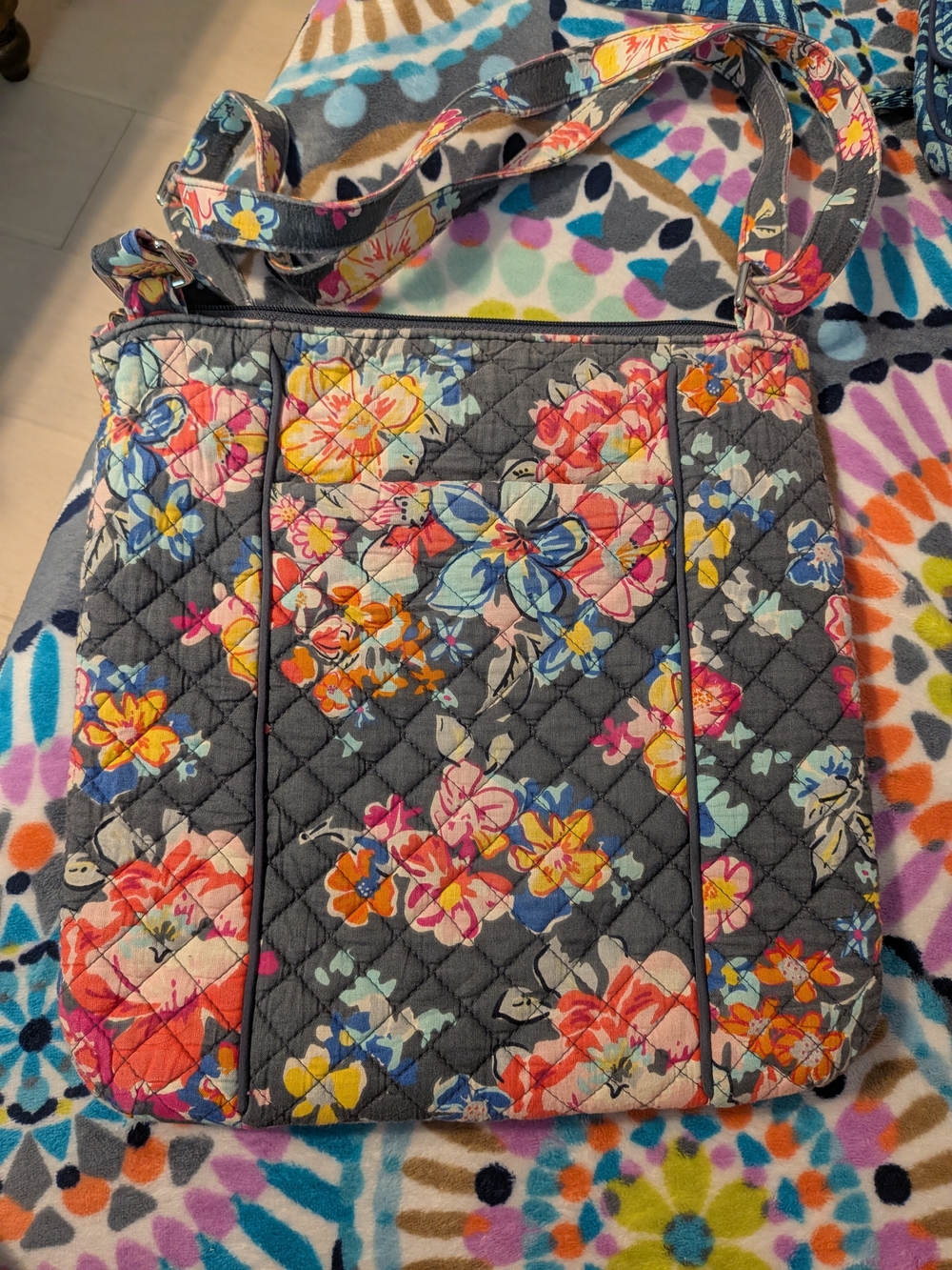 Vera Bradley Retired Jazzy Blooms Quilted Hipster Bag - Picture 5 of 10